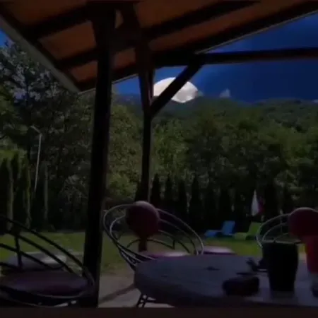 Brvnara Anamarija * Manastir